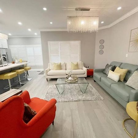 Elegant & Luxurious 3 Bedroom Home มิสซิสซอกา ภายนอก รูปภาพ