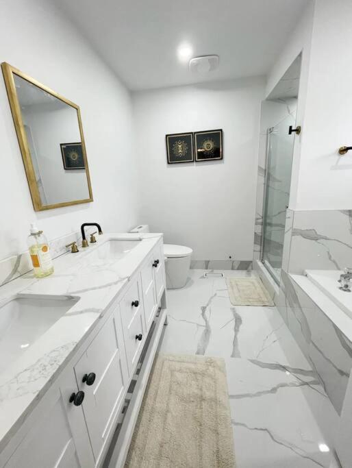 Elegant & Luxurious 3 Bedroom Home มิสซิสซอกา ภายนอก รูปภาพ