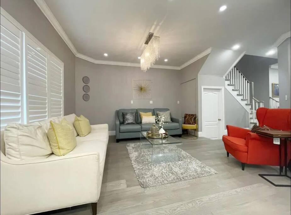 Elegant & Luxurious 3 Bedroom Home มิสซิสซอกา ภายนอก รูปภาพ
