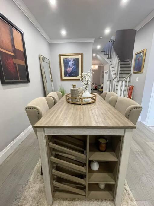 Elegant & Luxurious 3 Bedroom Home มิสซิสซอกา ภายนอก รูปภาพ