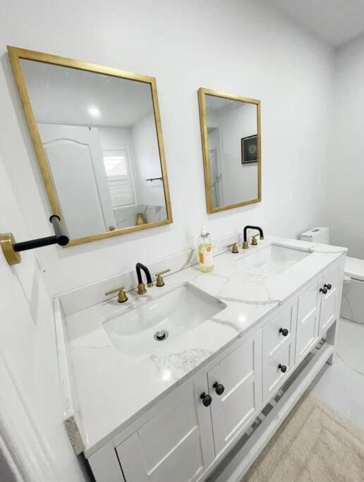 Elegant & Luxurious 3 Bedroom Home มิสซิสซอกา ภายนอก รูปภาพ