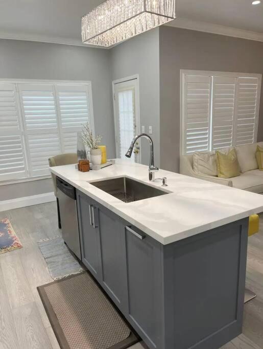 Elegant & Luxurious 3 Bedroom Home มิสซิสซอกา ภายนอก รูปภาพ
