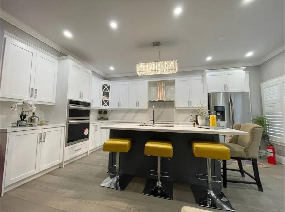 Elegant & Luxurious 3 Bedroom Home มิสซิสซอกา ภายนอก รูปภาพ