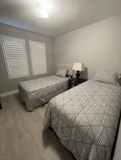 Elegant & Luxurious 3 Bedroom Home มิสซิสซอกา ภายนอก รูปภาพ